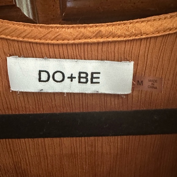 DO+BE Women's Gold Twist Front Top - Picture 7 of 7